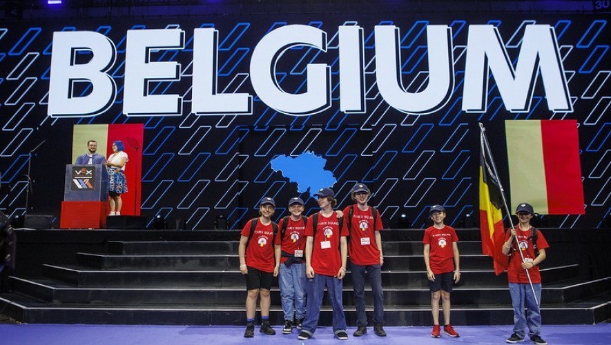 Les plus grands concours de robotique invitent des équipes belges et néerlandaises aux États-Unis pour la 1re fois !